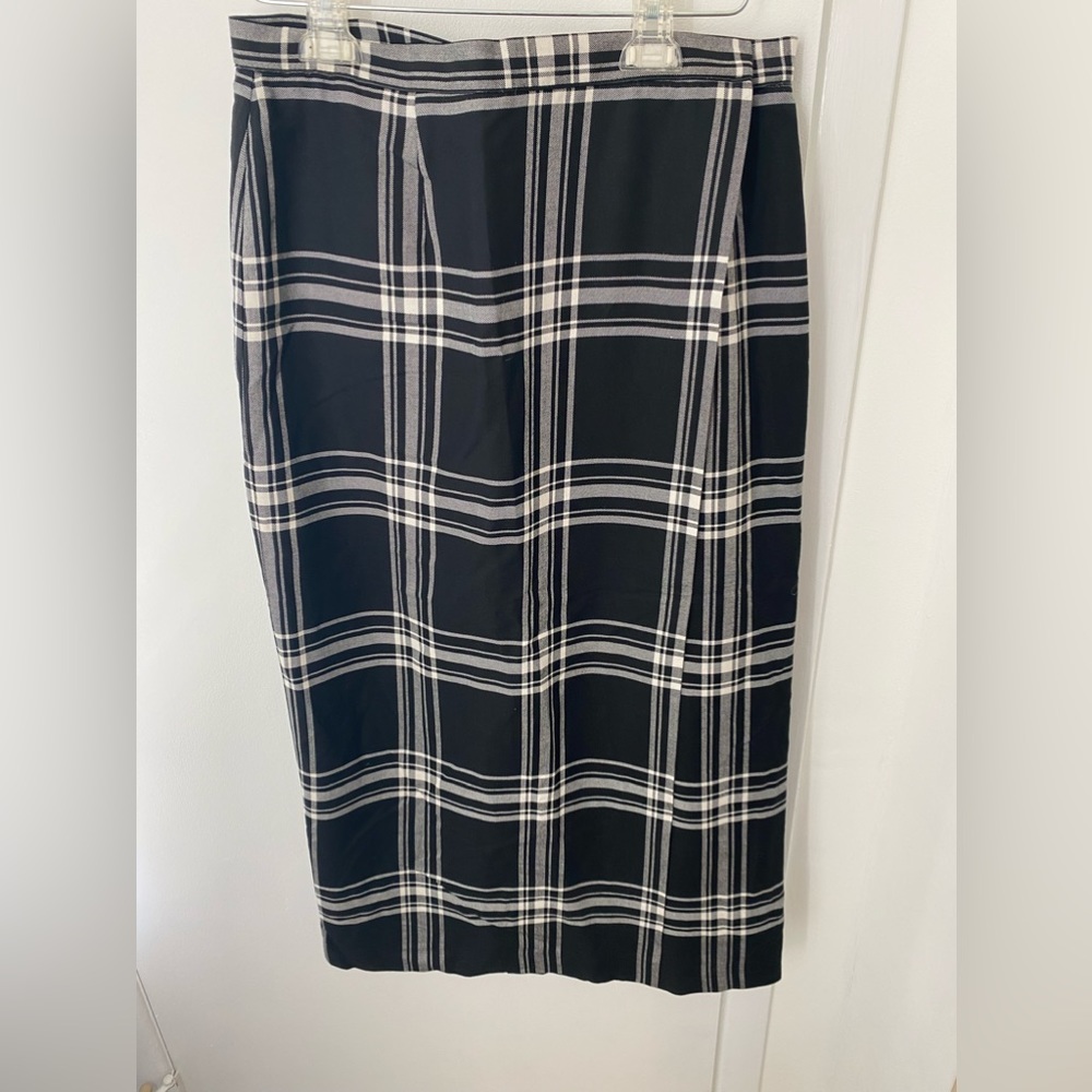 LIZ CLAIBORNE BLACK AND WHITE CHECKERED LONG FRONT SLIT SKIRT